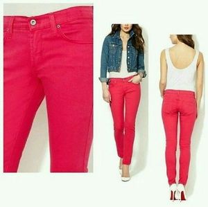❌️SOLD❌️🎀2/$30 JamesJeans Twiggy Fuchsia Jeans